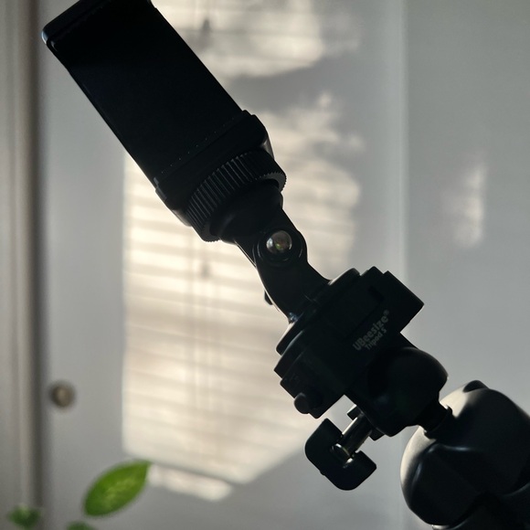 Flexible tripod with adjustable legs - Picture 3 of 4